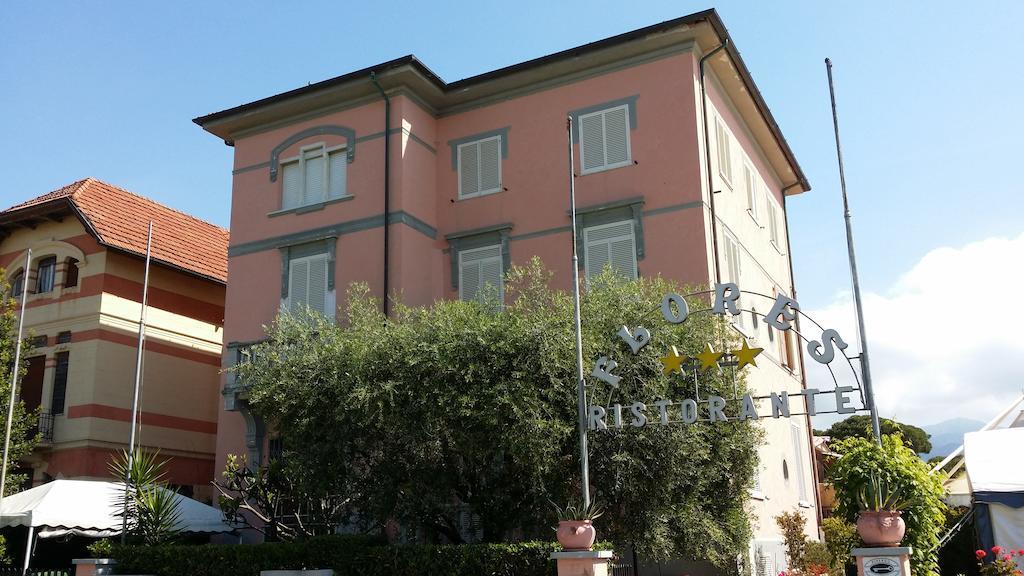 Hotel Villa Flores Marina di Pietrasanta Kültér fotó