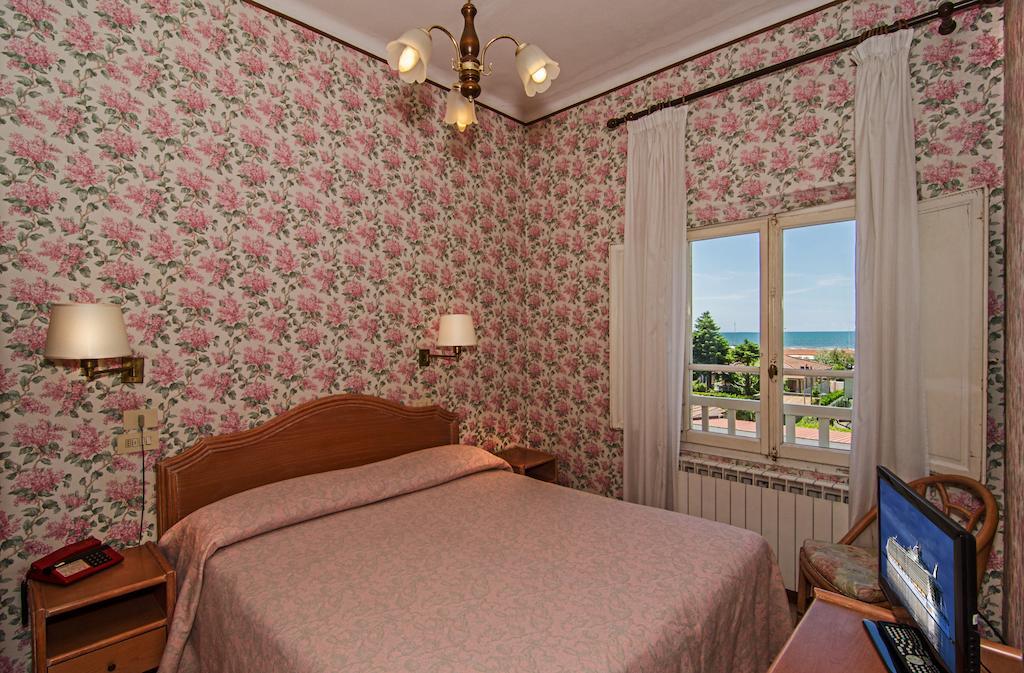 Hotel Villa Flores Marina di Pietrasanta Szoba fotó